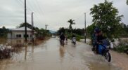 Jalan Terendam Banjir, Aktifitas Pengguna Jalan Terganggu Acehzone.com