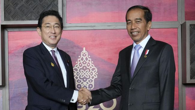 KTT G20 Bali hari pertama dimulai, Presiden Jokowi mulai menyambut satu-persatu kedatangan tamu negara dan tamu undangan di The Apurva Kempinski, Nusa Dua.