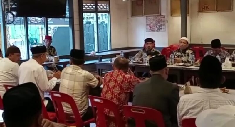 Penjabat (Pj) Bupati Bireuen, Aulia Sofyan, melakukan pertemuan dengan perwakilan masyarakat dari empat kecamatan, di Cafe Rumoh Tuha, kabupaten setempat, Kamis 12 Januari 2023