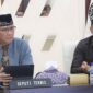 Ketua Komisi I Dewan Perwakilan Rakyat Aceh (DPRA) Iskandar Usman Al-Farlaky (kanan), Deputi Teknis KPU Eberta Kawima (kanan), di Gedung Komisi Pemilihan Umum (KPU) RI di Jalan Imam Bonjol No 29, Jakarta, Jumat (27/01/2023)